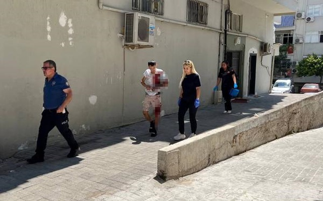 Kıskançlık krizine giren eski sevgili, evdeki tamirciyi bıçakladı Kıskançlık krizine giren eski sevgili, evdeki tamirciyi bıçakladı
