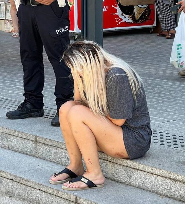 Kıskançlık krizine giren eski sevgili, evdeki tamirciyi bıçakladı Kıskançlık krizine giren eski sevgili, evdeki tamirciyi bıçakladı