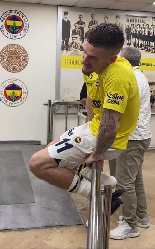 Evli erkekler aynı yorumu yapıyor! Fenerbahçeli yıldızın röportajına takım arkadaşı damga vurdu Evli erkekler aynı yorumu yapıyor! Fenerbahçeli yıldızın röportajına takım arkadaşı damga vurdu