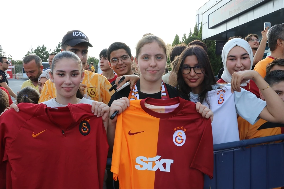 Galatasaray, Kayserispor maçı için Kayseri\'ye geldi