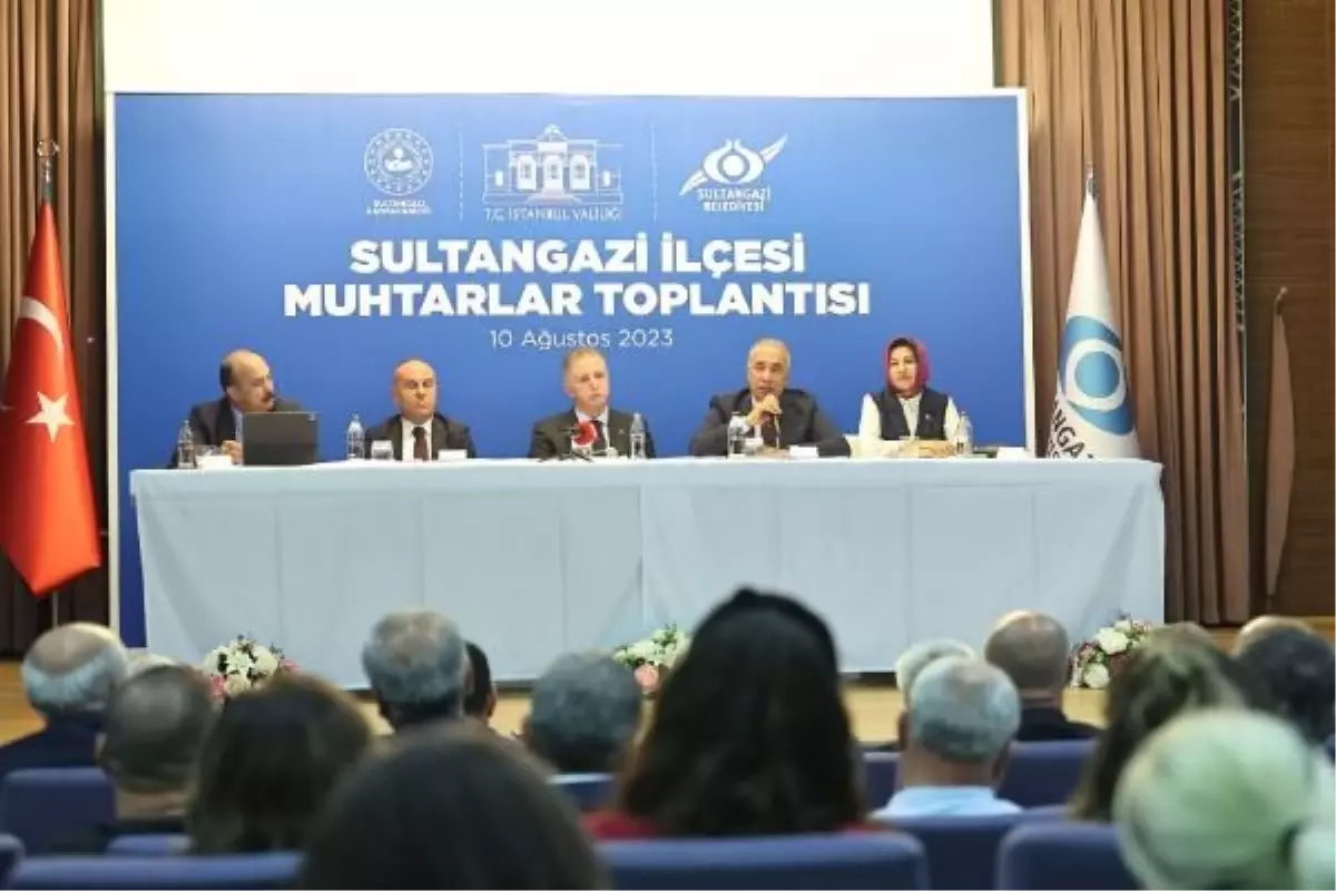İstanbul Valisi Sultangazi\'de Muhtarlarla Buluştu