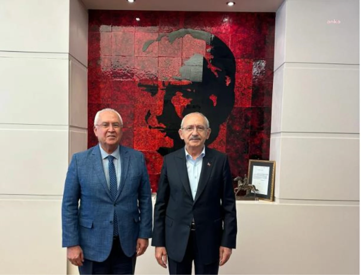 Karabağlar Belediye Başkanı Muhittin Selvitopu, CHP Genel Başkanı Kemal Kılıçdaroğlu\'nu ziyaret etti