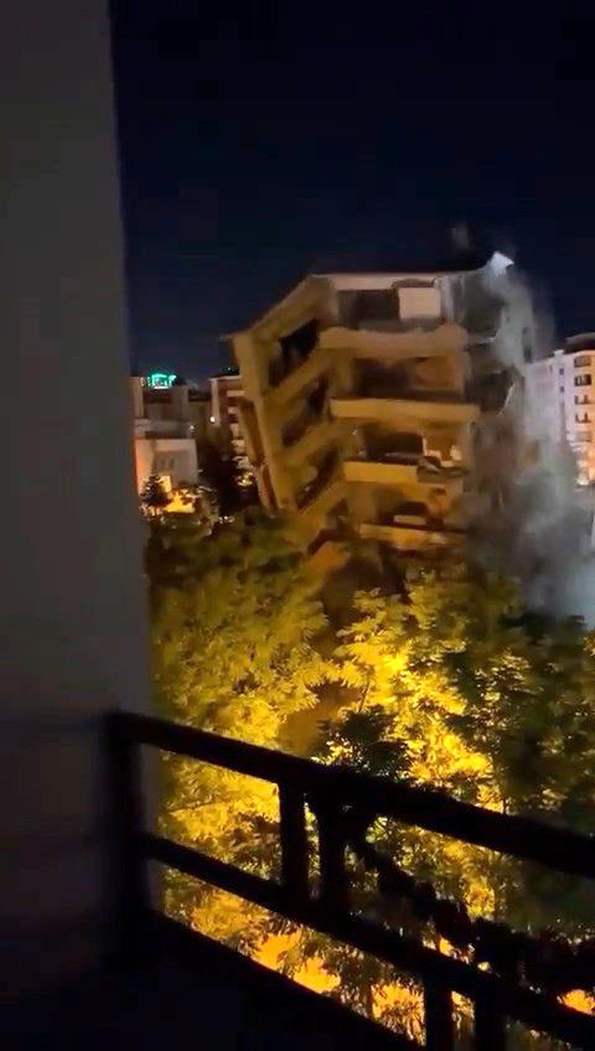 Kahramanmaraş\'ta yıkılan bina Malatya depremi sonrası paniğe neden oldu
