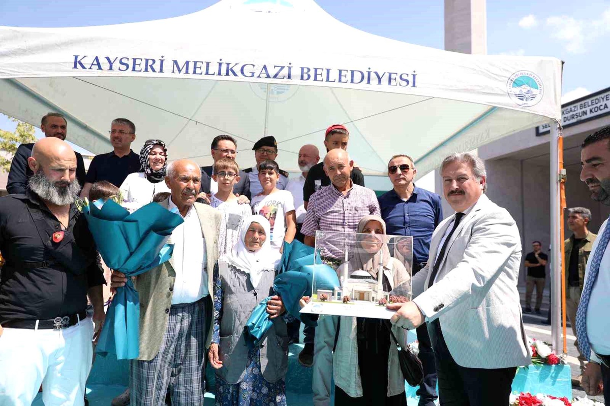 TOKİ Demokrasi Mahallesi\'nde Selver ve Dursun Koca Cami açıldı