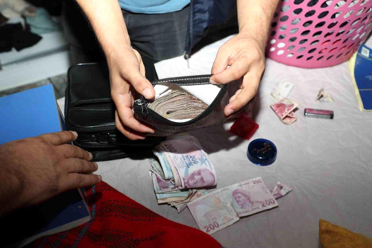 Mersin\'de Tefecilik Yapan Şüphelilere Operasyon: 2 Gözaltı