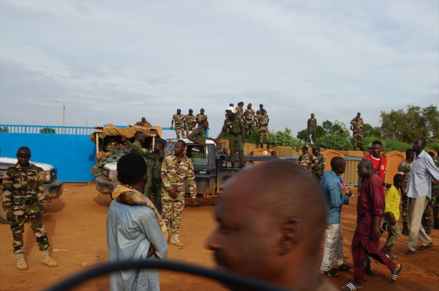 Nijer'de Cunta Destekçileri Fransız Askeri Üssünde Protesto Etti