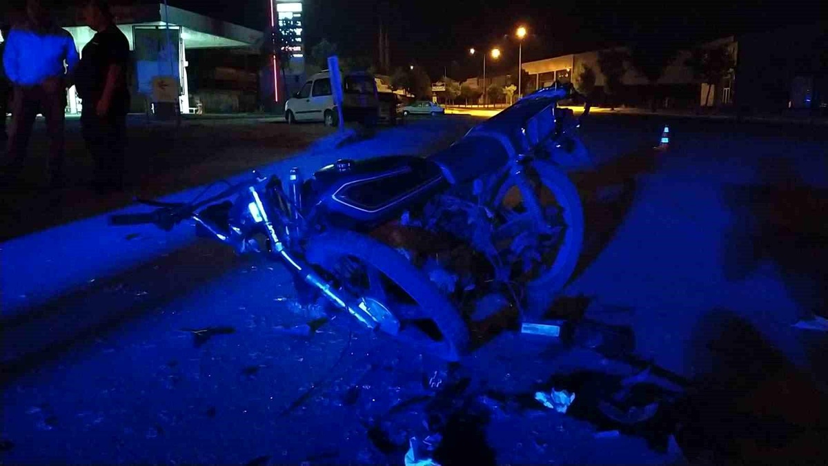 Çorum\'da otomobil ile çarpışan motosiklet sürücüsü ağır yaralandı