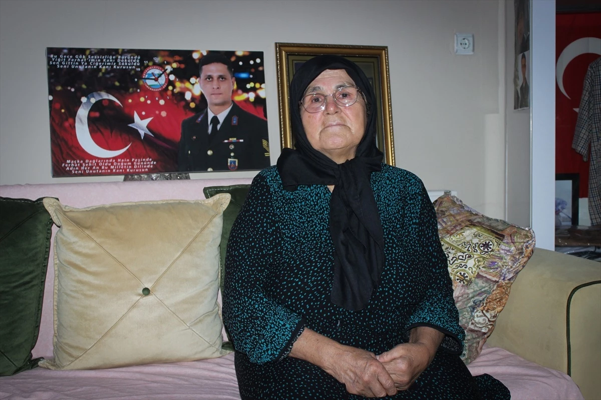 Şehit Ferhat Gedik\'in annesi oğlunu fedakarlıklarıyla anıyor