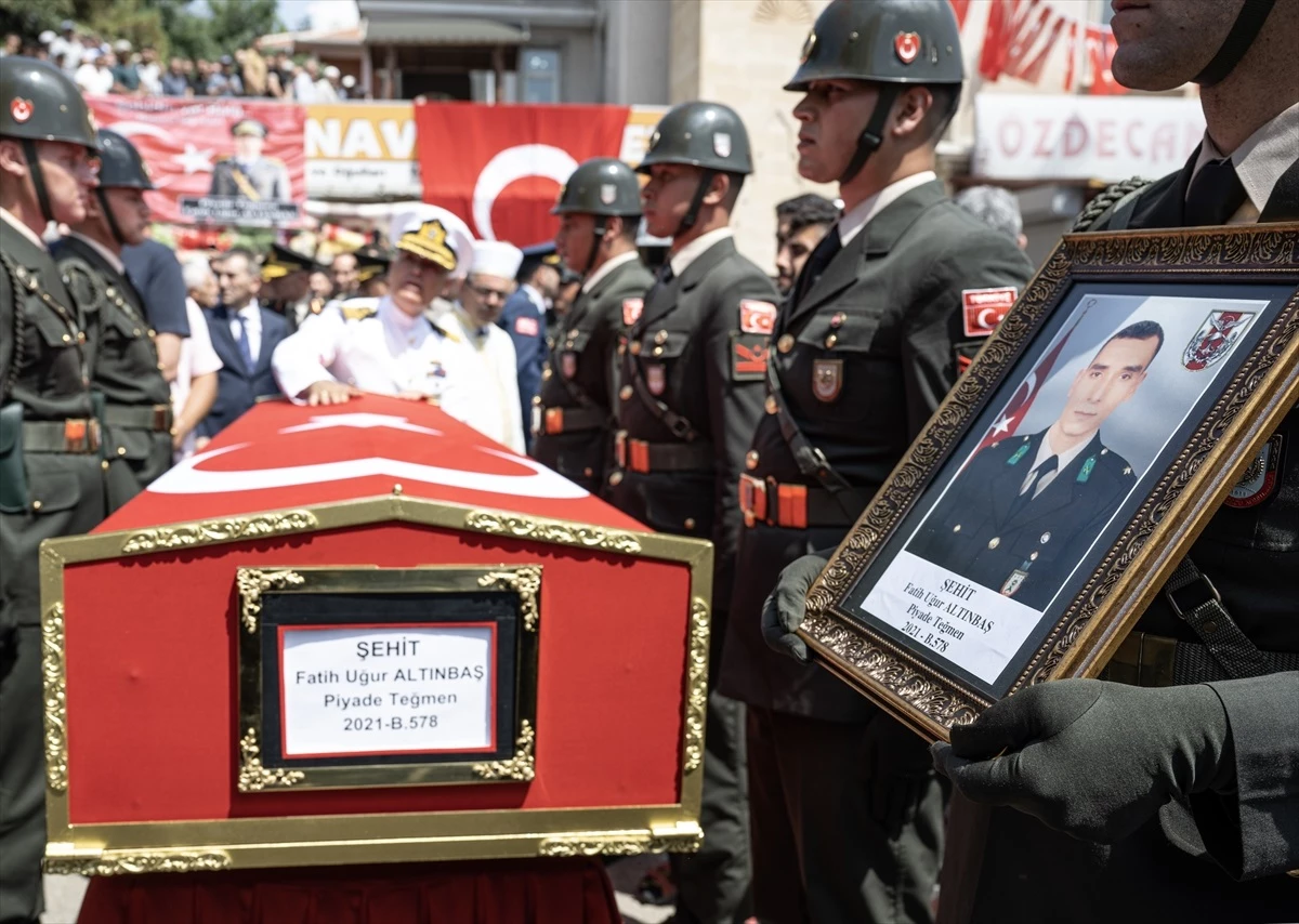 Şehit Piyade Teğmen Fatih Uğur Altınbaş\'ın cenazesi Ankara\'da toprağa verildi