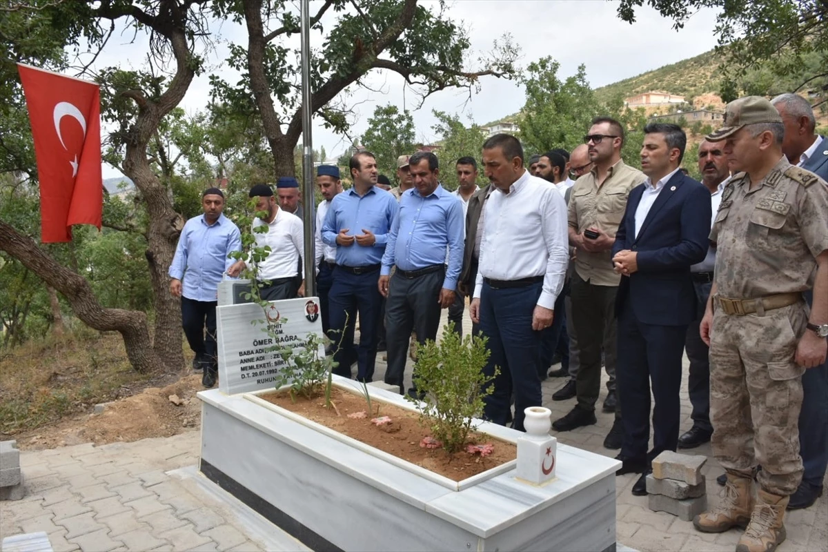 Şehit Piyade Teğmen Ömer Bağra, Siirt\'teki mezarı başında anıldı