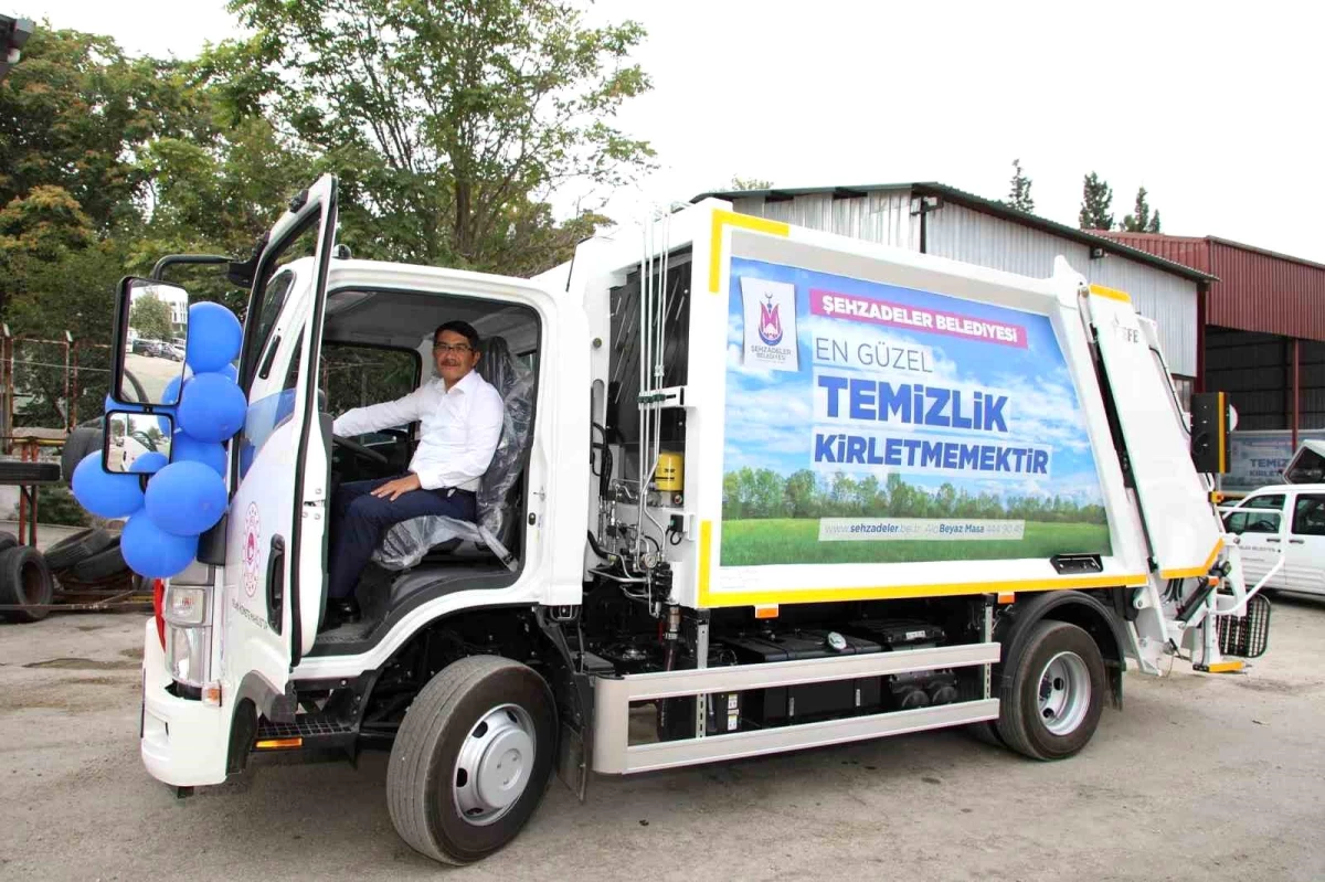 Şehzadeler Belediyesi Filosuna Çevre Dostu Çöp Toplama Aracı Ekledi