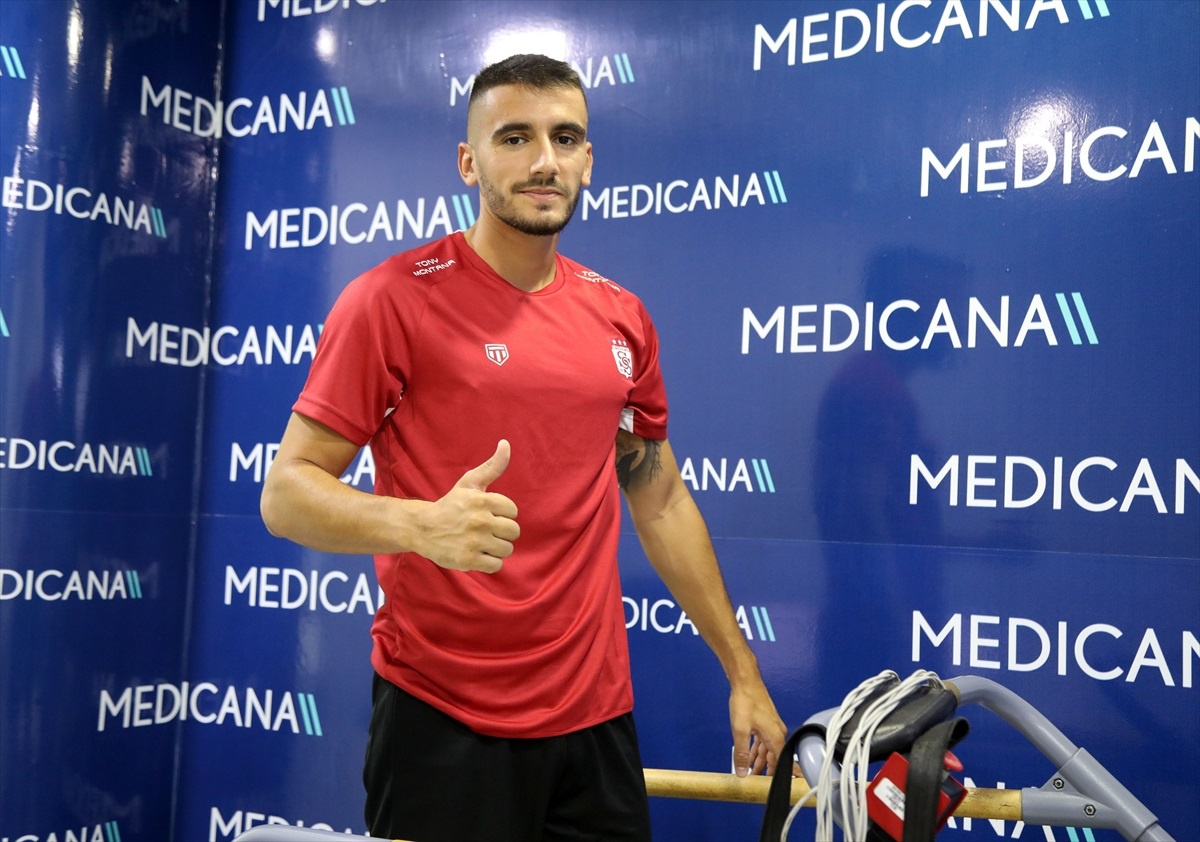 Sivasspor\'un yeni transferi Poungouras sağlık kontrolünden geçti