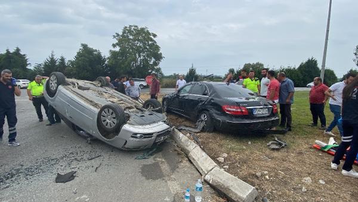 Samsun\'da Kavşak Kazası: 2 Kişi Yaralandı