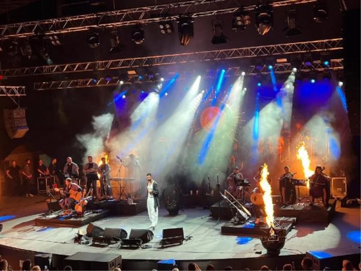 Tan Taşçı, kaza sonrası Antalya\'da konser verdi