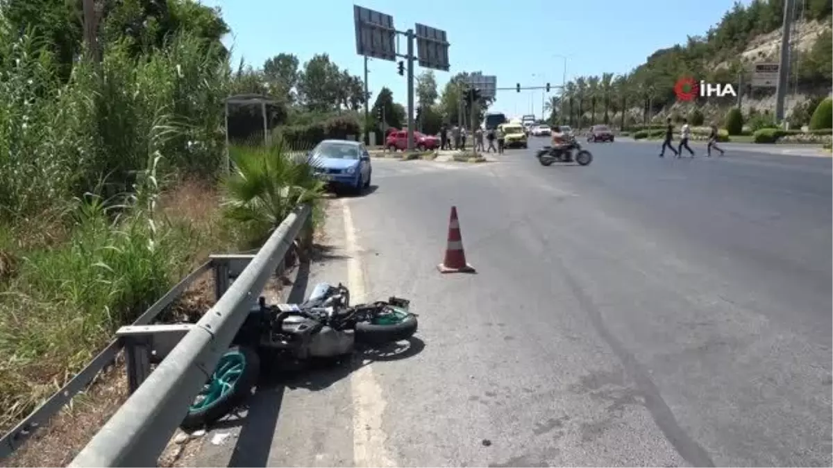 Antalya\'da ticari taksi ile motosiklet çarpıştı, sürücü yaralandı