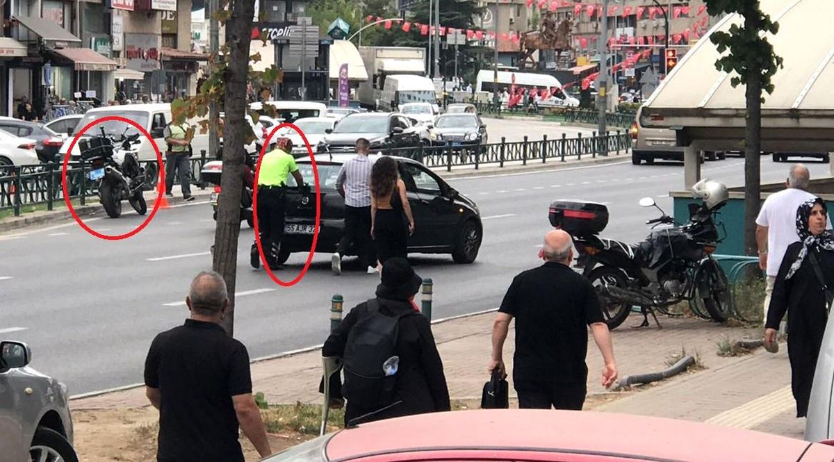 Bursa\'da trafik polisi arıza yapan araca yardım etti