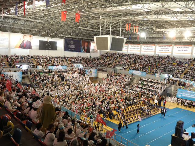 TÜGVA, 6000 yaz okulu öğrencisiyle Şanlıurfa'da görkemli bir kapanış töreni yaptı