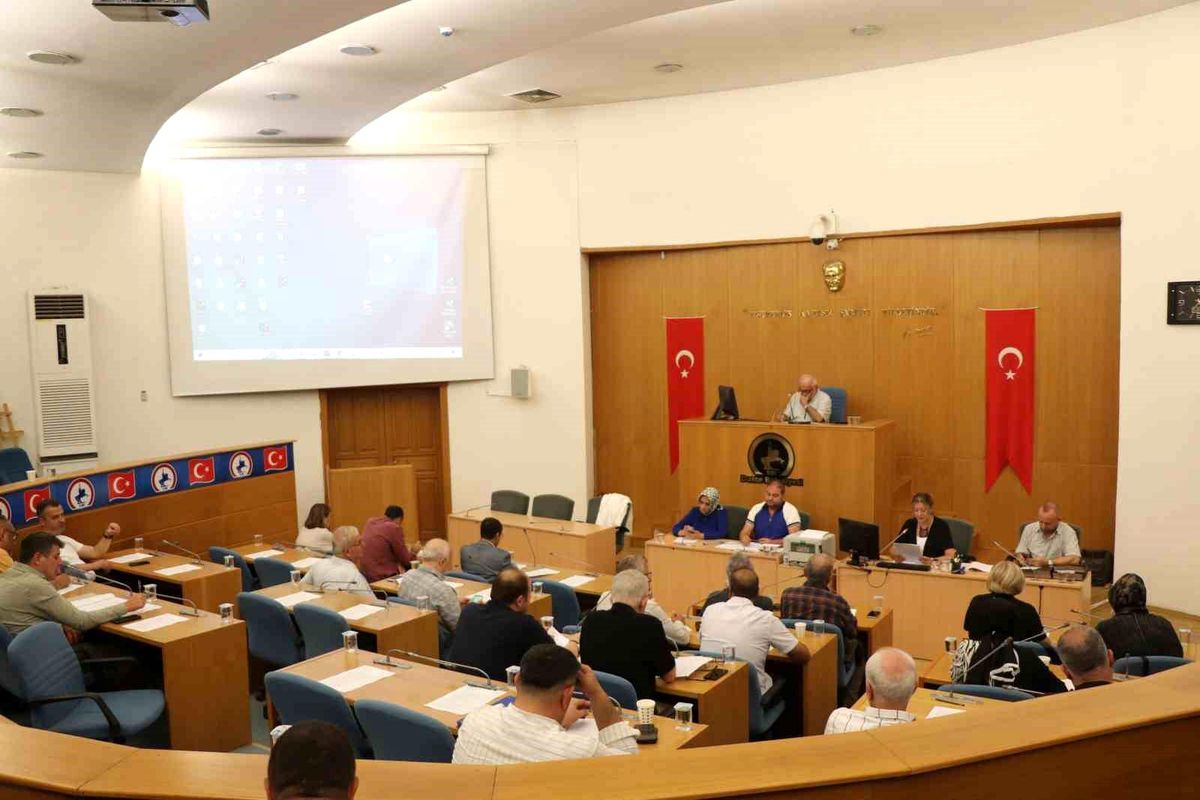 Düzce Belediyesi Meclis Toplantısında Ulaşım Ücretlerine ve Suya Zam