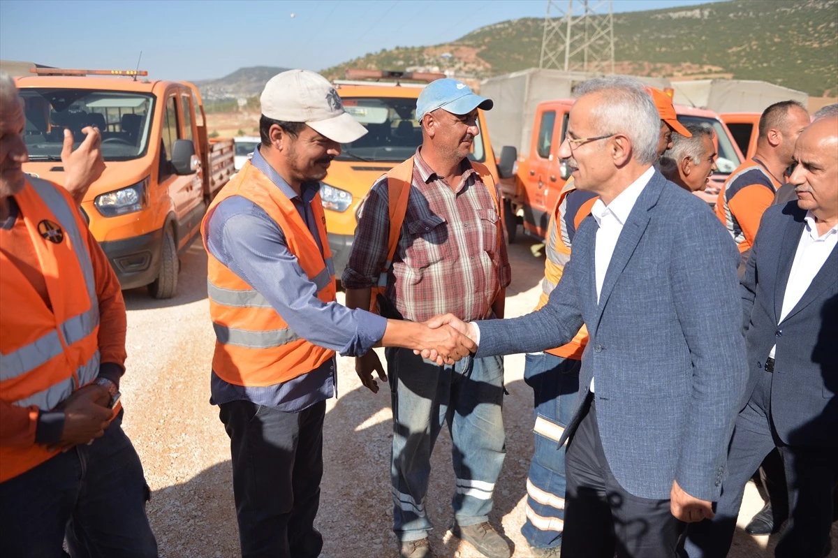 Ulaştırma ve Altyapı Bakanı Uraloğlu, Kahramanmaraş\'ta ziyaretlerde bulundu