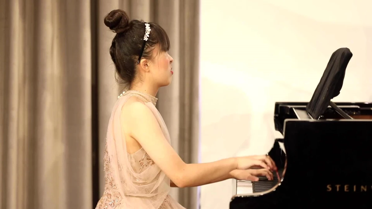 13 yaşındaki görme engelli Çinli piyanistin performansı dinleyenleri hayran bıraktı