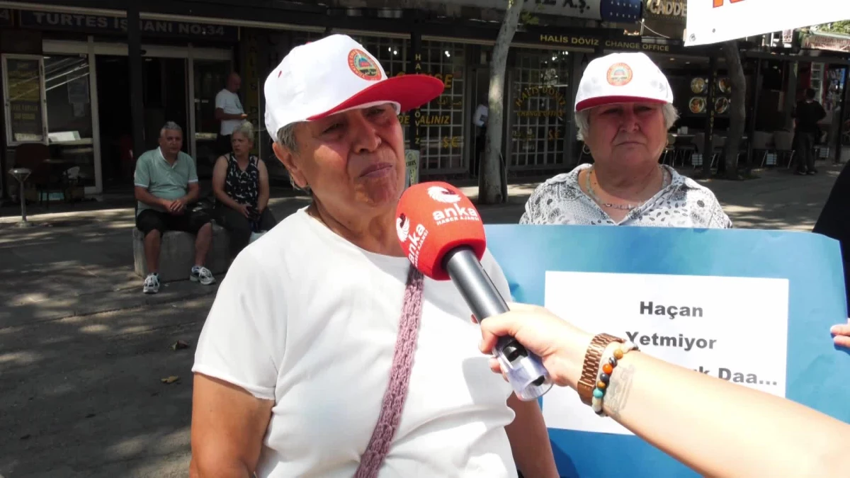 Emekliler Ankara\'da Zam Talebiyle Basın Açıklaması Düzenledi