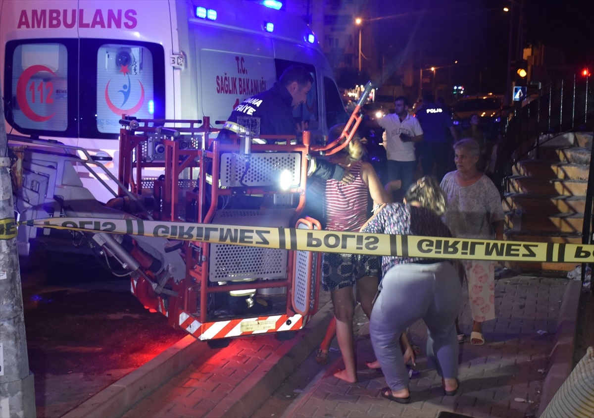 Adana\'da çıkan yangında 20 kişi dumandan etkilendi