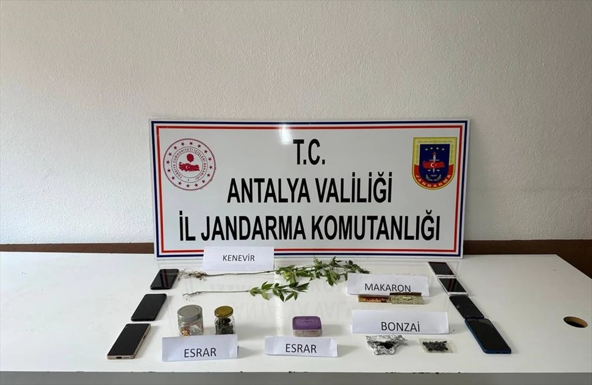 Antalya\'da Uyuşturucu Operasyonunda 11 Kişi Gözaltına Alındı