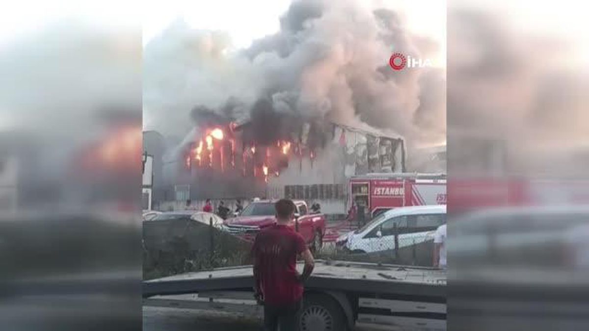 Ataşehir\'de bir iş yerinde yangın çıktı