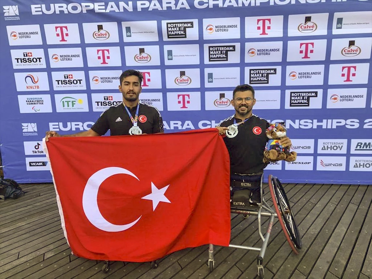 Hollanda\'da düzenlenen Avrupa Paralimpik Şampiyonası\'nda Türk tenisçiler gümüş madalya kazandı