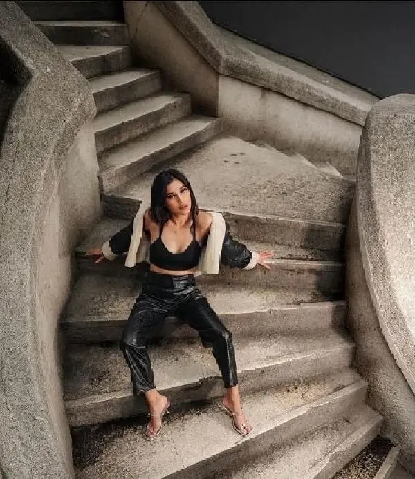 iranlı model, rezidans balkonunda silahla ateş açtı