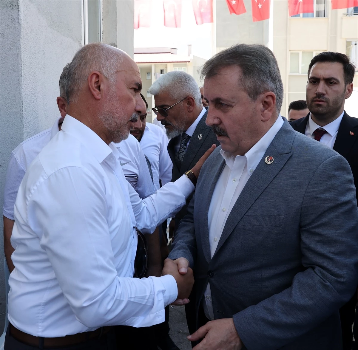 BBP Genel Başkanı Destici, Şehit Uzman Çavuş Özkan Lale\'nin baba ocağını ziyaret etti