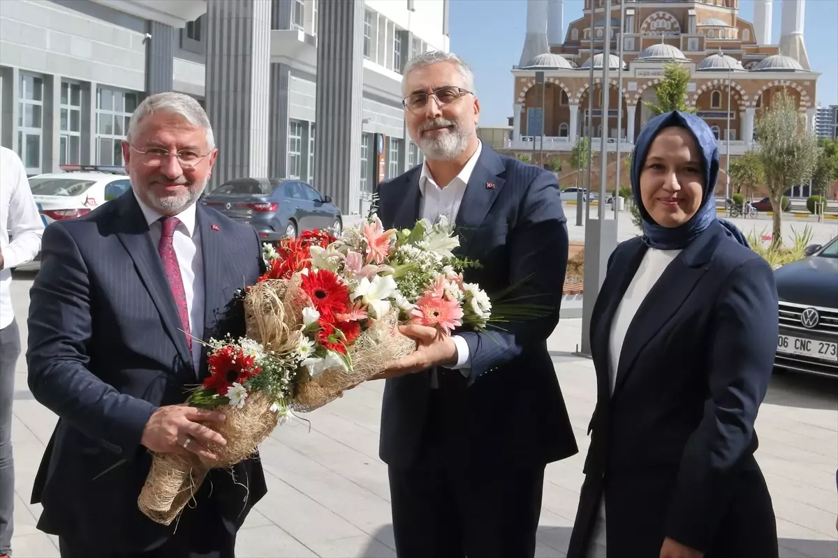 Çalışma ve Sosyal Güvenlik Bakanı Çorum\'da Ziyaretler Gerçekleştirdi