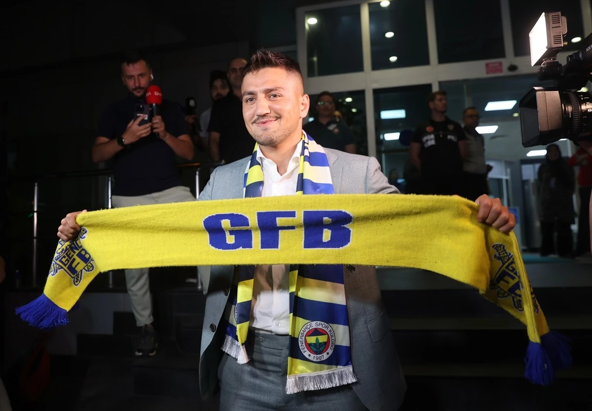 Cengiz Ünder, Fenerbahçe\'ye transfer için İstanbul\'a geldi