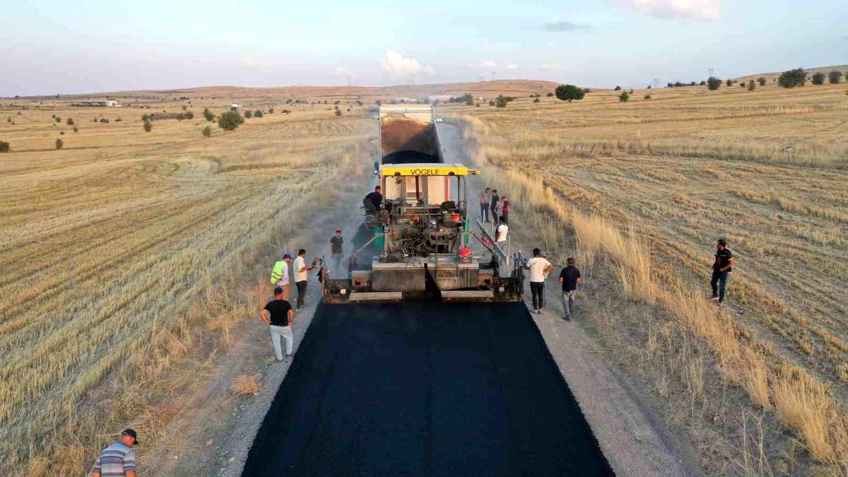 Kayseri\'de Kocasinan ilçesi Çevril-Taşhan yolu genişletme çalışmaları tamamlandı