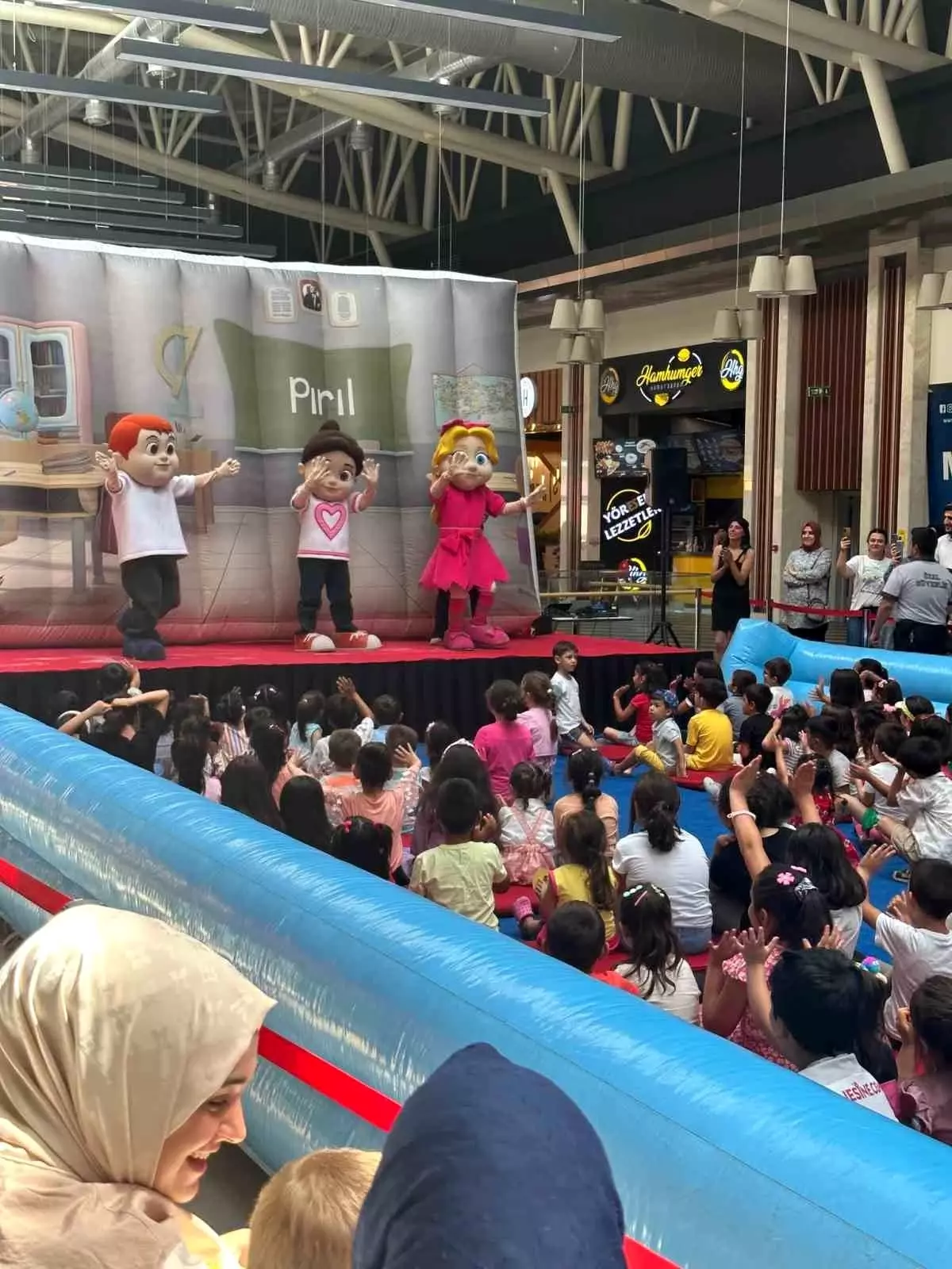 KUMSMALL AVM\'de Pırıl ve Arkadaşları Gösterisi