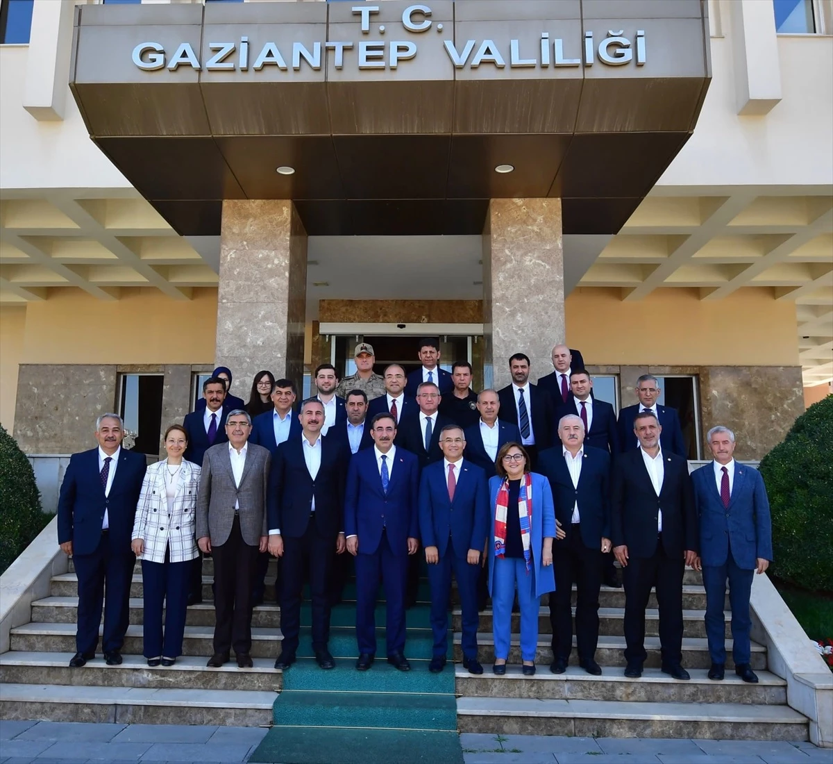 Cumhurbaşkanı Yardımcısı Yılmaz, Gaziantep\'te temaslarda bulundu