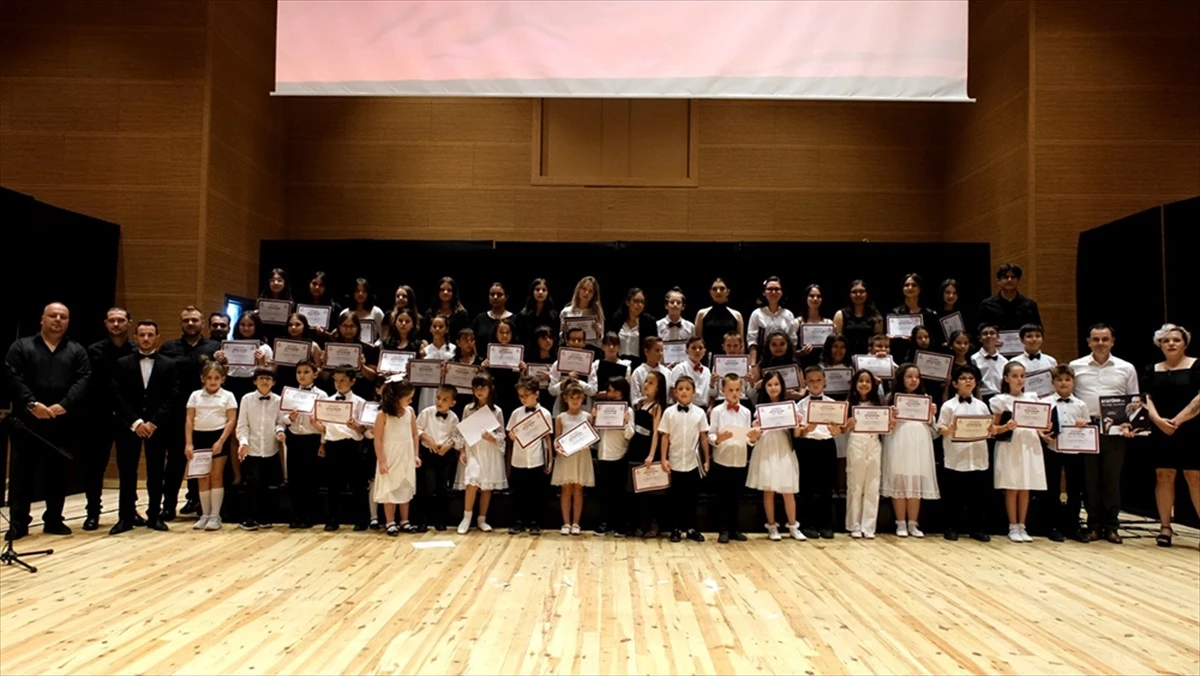 Edirne Belediyesi Müzik Yaz Okulu öğrencileri konser verdi