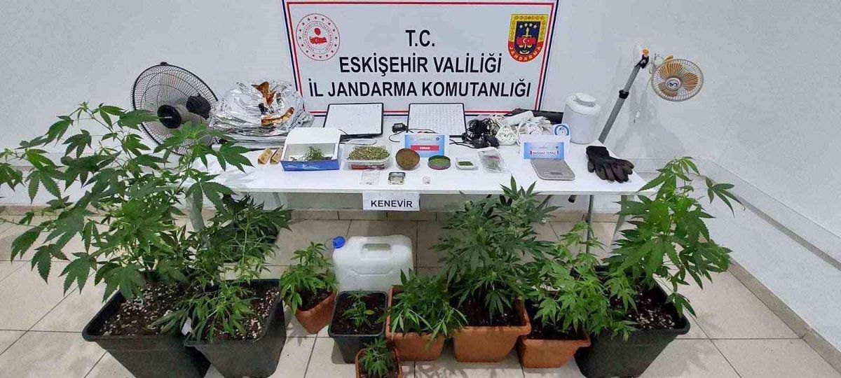 Eskişehir\'de Uyuşturucu Operasyonu: Çok Sayıda Madde ve Malzeme Ele Geçirildi