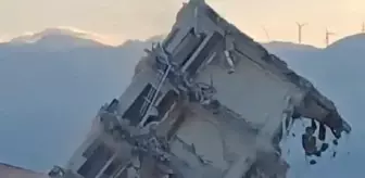 Gaziantep'te depremde hasar gören bina çelik halatlarla yıkıldı
