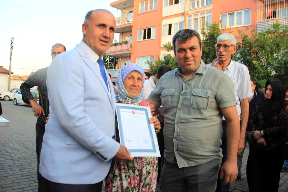 İncirliova\'da 50 Yıl Sonra Tapu Sevinci