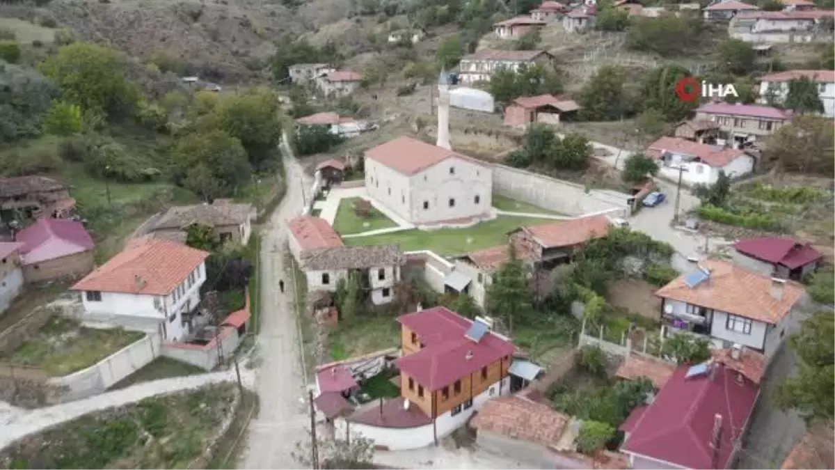 Hz. İsa ve havarilerinin figürleri cami kubbesinde