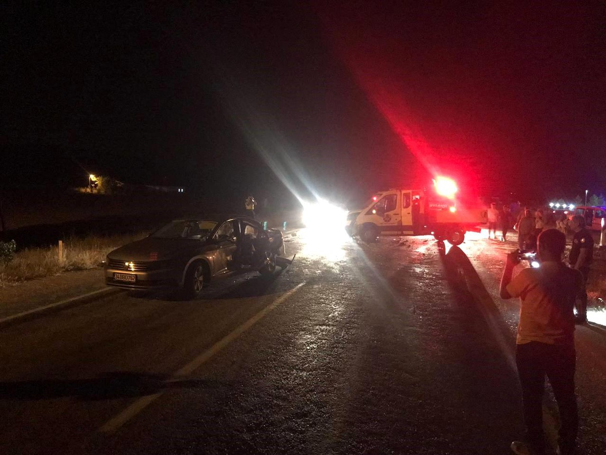 Bayburt\'ta Kamyonet ile Otomobilin Karıştığı Trafik Kazasında 9 Kişi Yaralandı