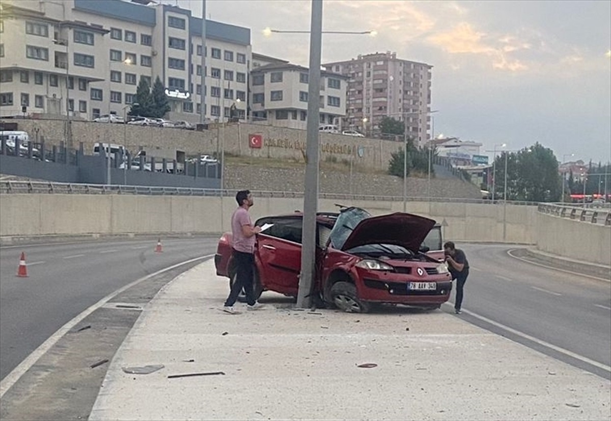 Karabük\'te Otomobil Kazası: Sürücü Hayatını Kaybetti