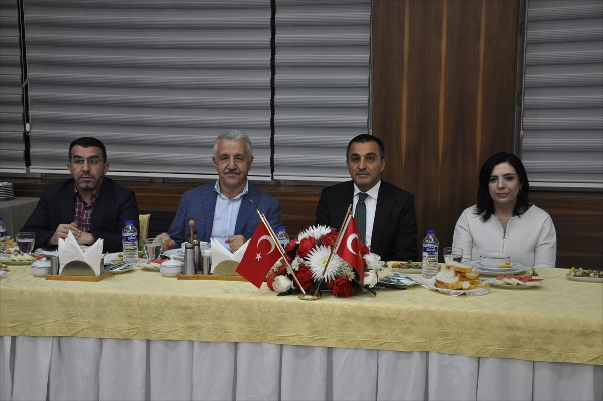 Kars Valisi ve Belediye Başkan Vekili Türker Öksüz\'e veda programı düzenlendi