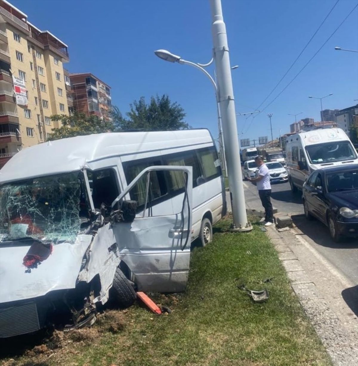 Malatya\'da Servis Minibüsü Kaza Yaptı: 8 Yaralı