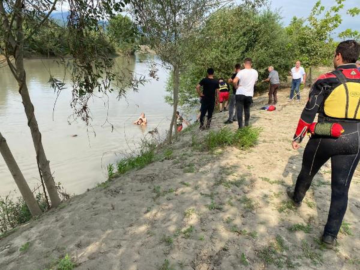 Rafting Sporcuları, Boğulma Tehlikesi Geçiren Vatandaşı Kurtardı