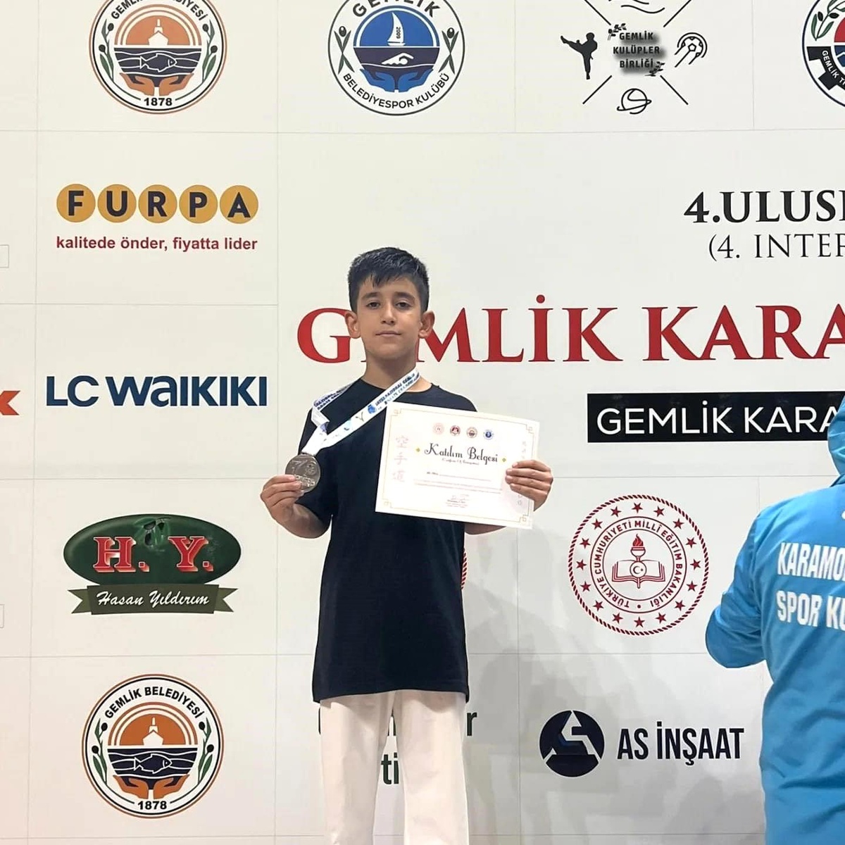 Muşlu Sporcu 4. Uluslararası Gemlik Karate Turnuvası\'nda Gümüş Madalya Kazandı