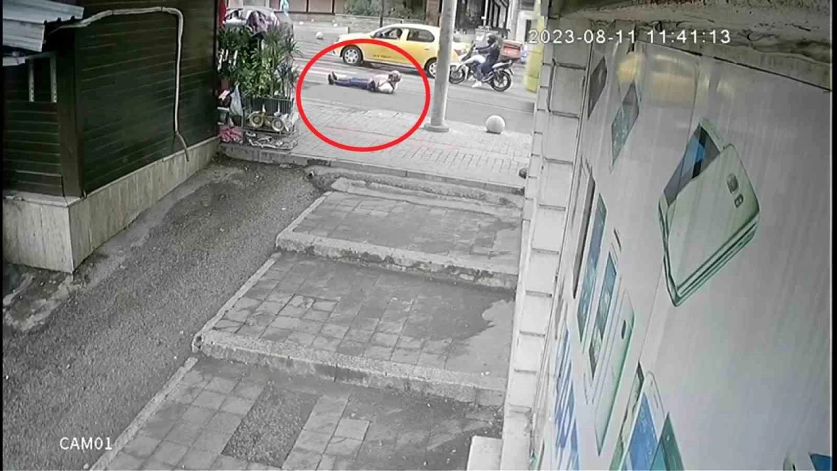 Bursa\'da Motosikletli Otobüse Çarptı, Ölümle Burun Buruna Geldi