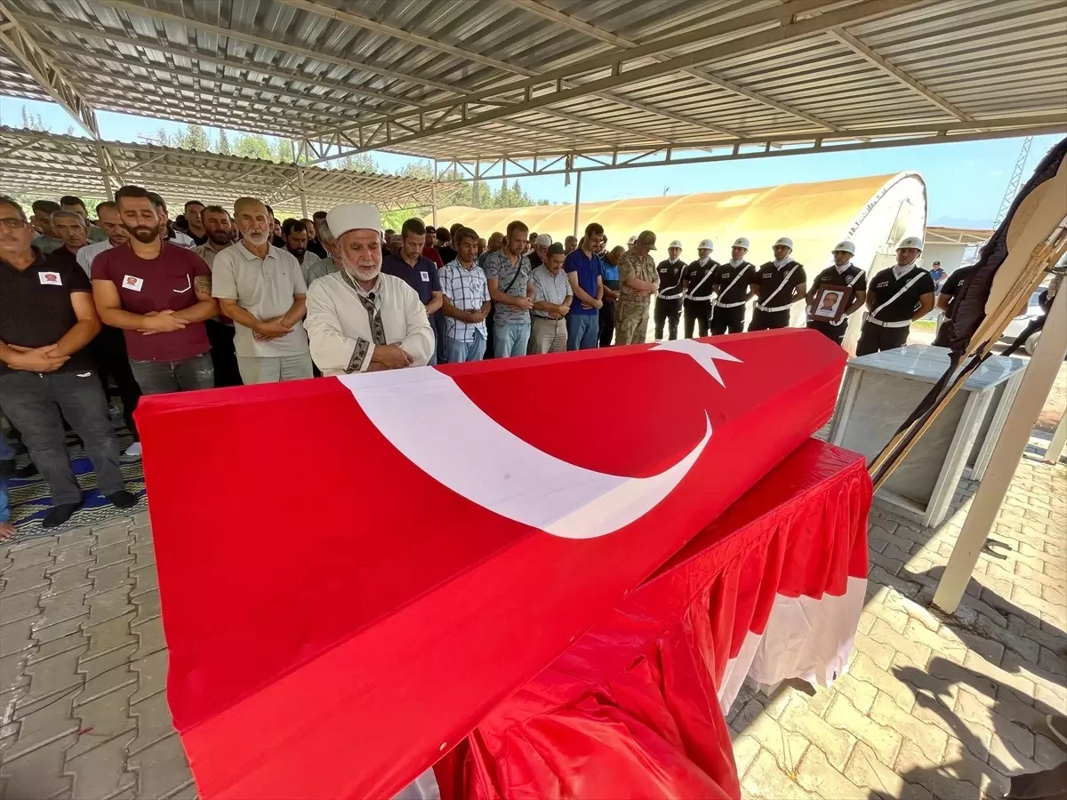 Osmaniye\'de Polis Memuru Havaya Ateş Açan Zanlı Tarafından Öldürüldü