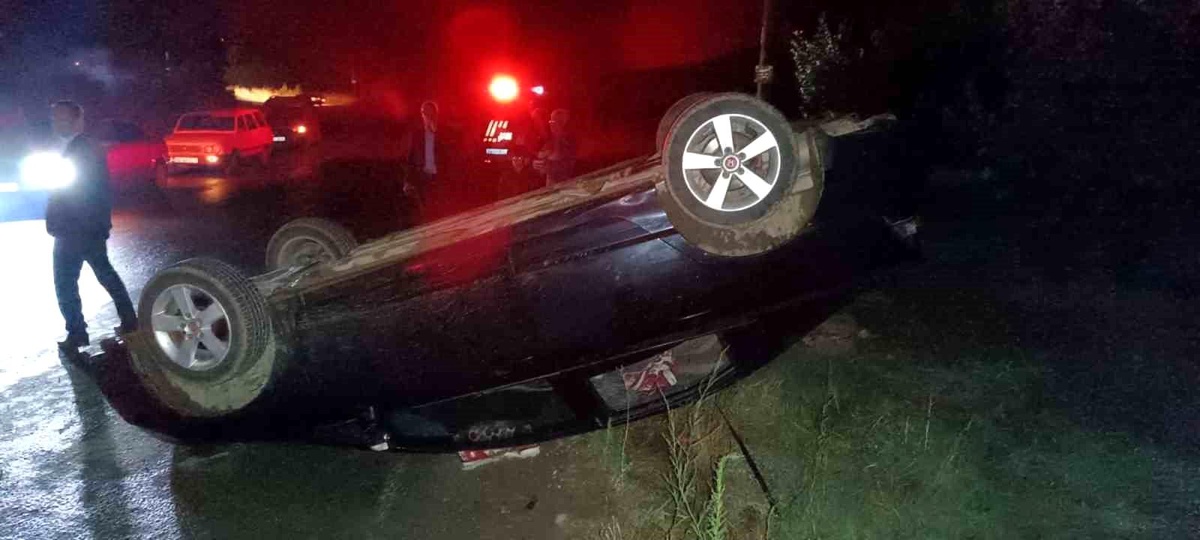 Sakarya\'da Kontrolden Çıkan Otomobil Takla Attı